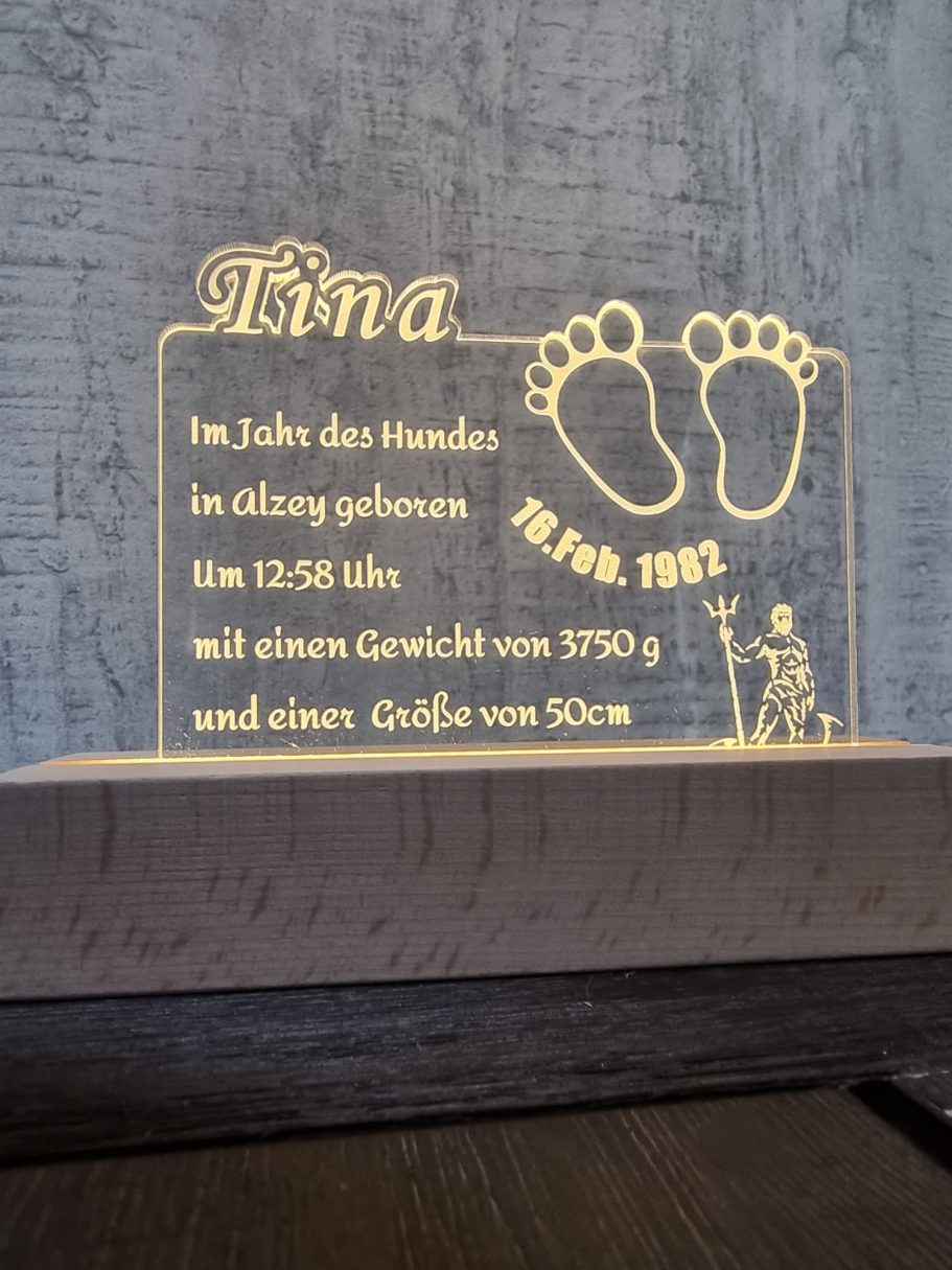 beleuchtetes Acrylschild zur Geburt