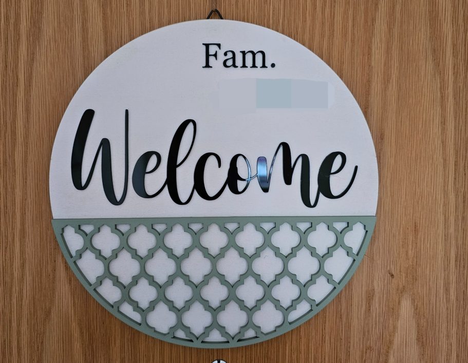 personalisiertes Türschild aus Holz